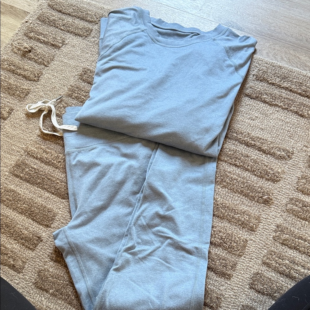Women’s Vuori halo set.